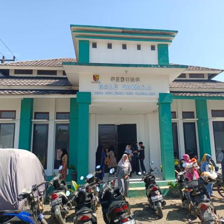 Pembagian PMT Balita Pencegahan Stunting dan Ibu Hamil KEK Di Desa Cisondari